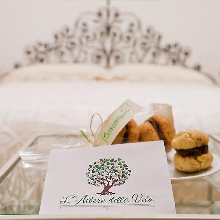L'Albero Della Vita Acomodação com café da manhã Ceriale Exterior foto