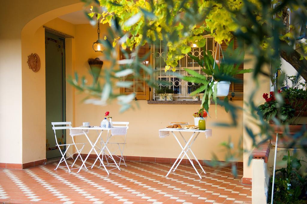 L'Albero Della Vita Acomodação com café da manhã Ceriale Exterior foto